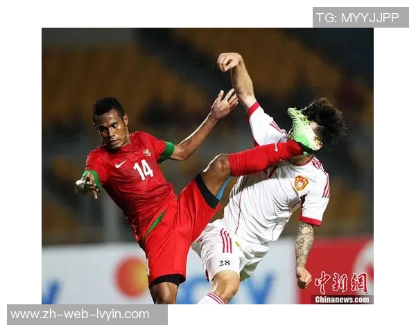 足协主席宋凯雨雨中观摩国足训练球队今日启程前往印尼备战友谊赛
